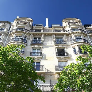 Outstanding 2 Bedrooms With A Terrific Eiffel Tower View , Paris France